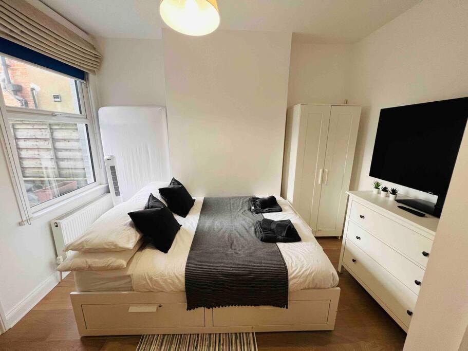 Lovely 2 Bedroom Ground Floor Flat With Garden. Londyn Zewnętrze zdjęcie