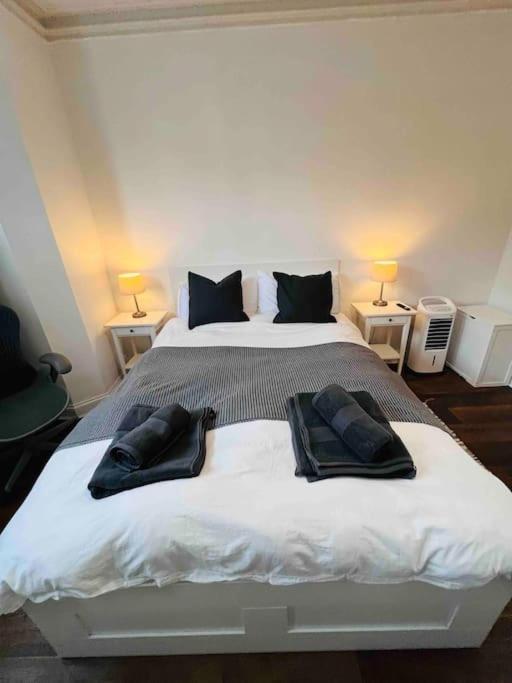 Lovely 2 Bedroom Ground Floor Flat With Garden. Londyn Zewnętrze zdjęcie