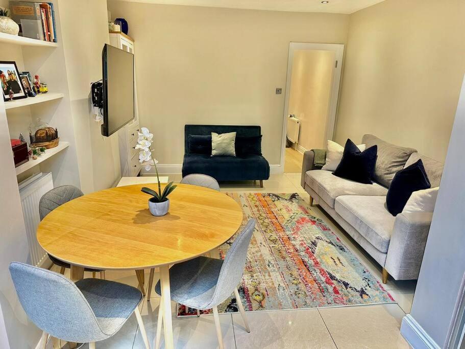 Lovely 2 Bedroom Ground Floor Flat With Garden. Londyn Zewnętrze zdjęcie