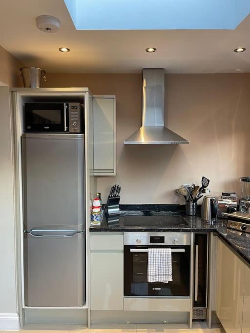 Lovely 2 Bedroom Ground Floor Flat With Garden. Londyn Zewnętrze zdjęcie