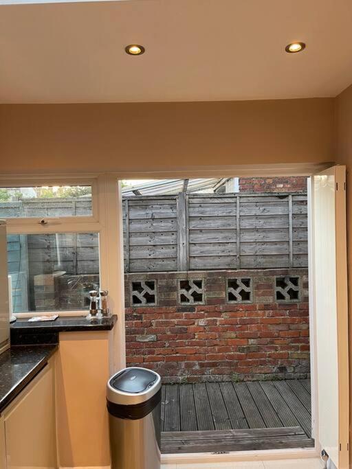 Lovely 2 Bedroom Ground Floor Flat With Garden. Londyn Zewnętrze zdjęcie