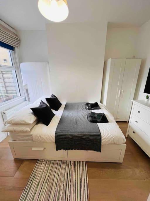 Lovely 2 Bedroom Ground Floor Flat With Garden. Londyn Zewnętrze zdjęcie